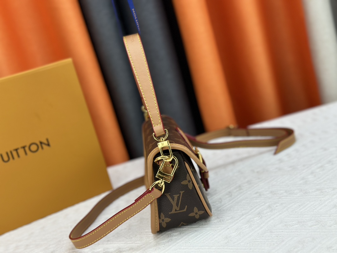 LV Nano Diane Bag M83566 LM011 19cm