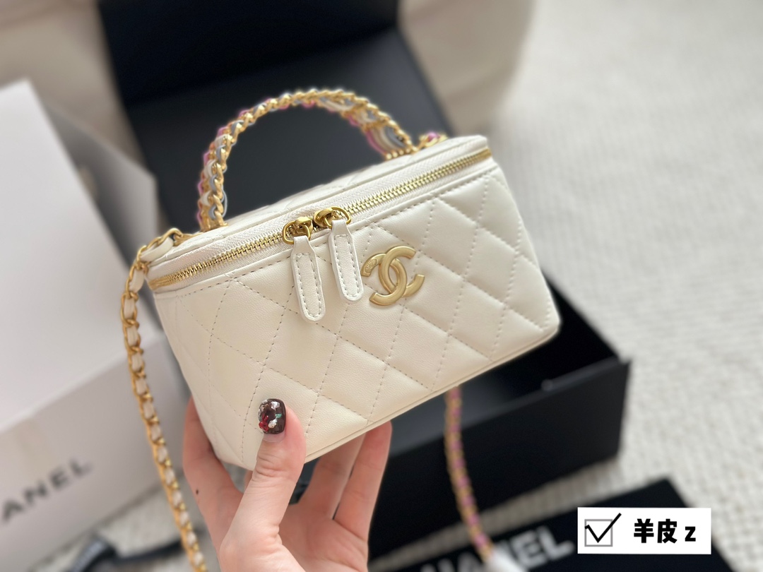 Chanel Cosmetic Bag 001 DB002 17cm