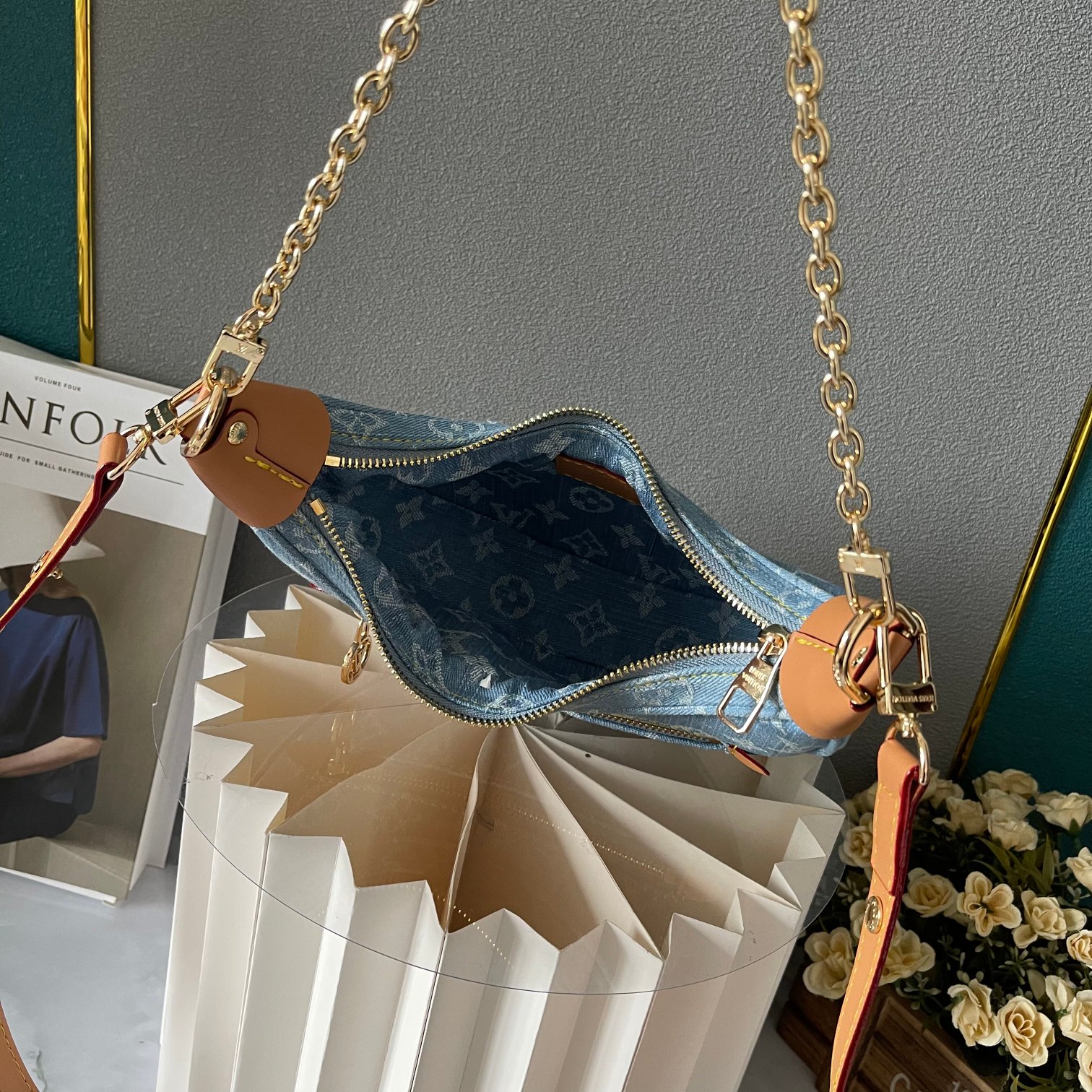 LV Loop Bag M81098 LM031 24cm