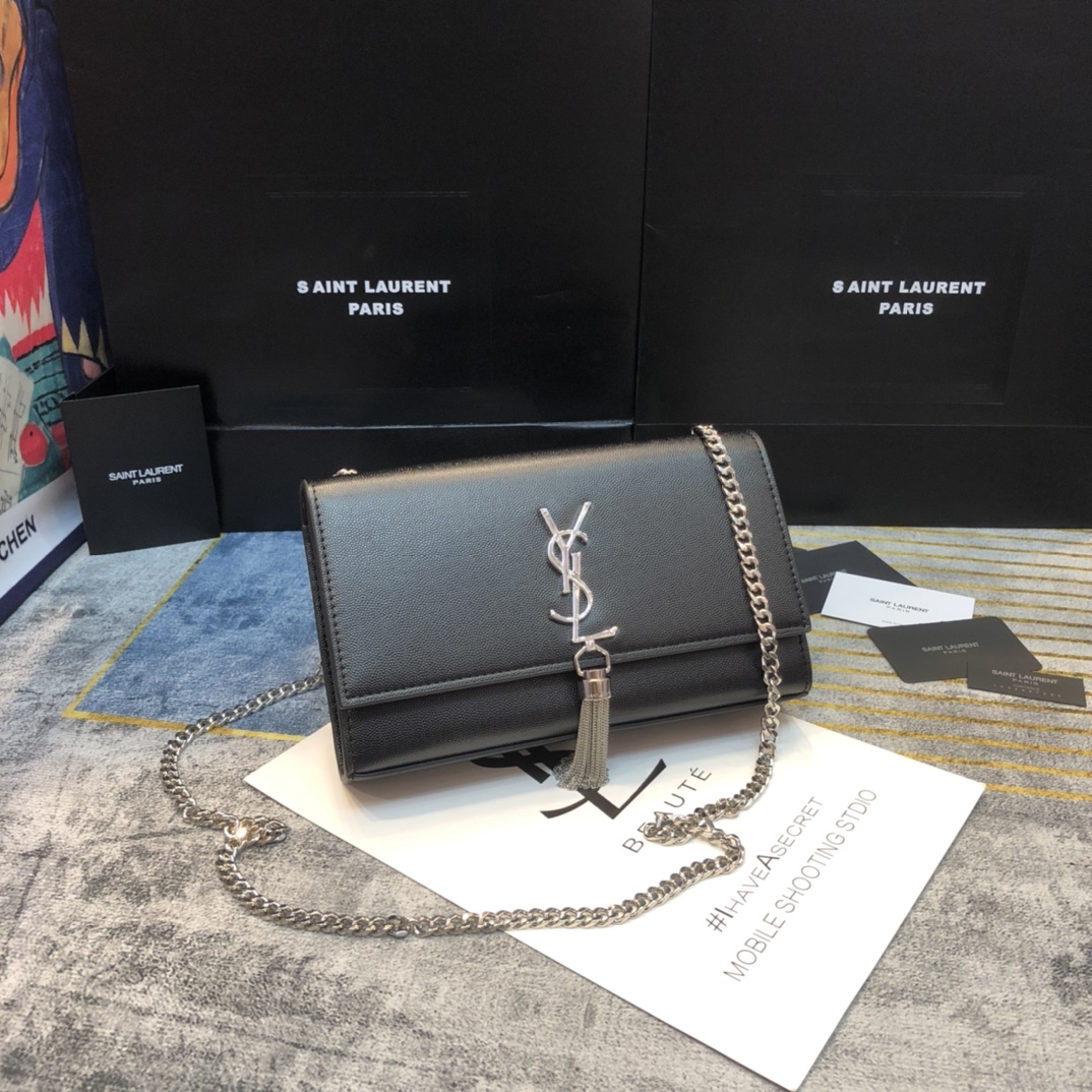 YSL KATE MEDIUM CHAIN BAG WITH TASSEL IN GRAINED LEATHER