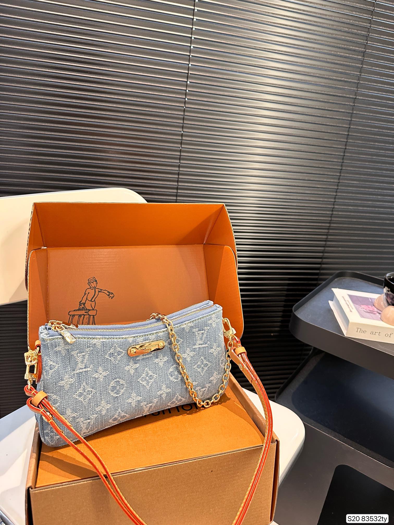 LV Liv pochette SSQ091  24cm