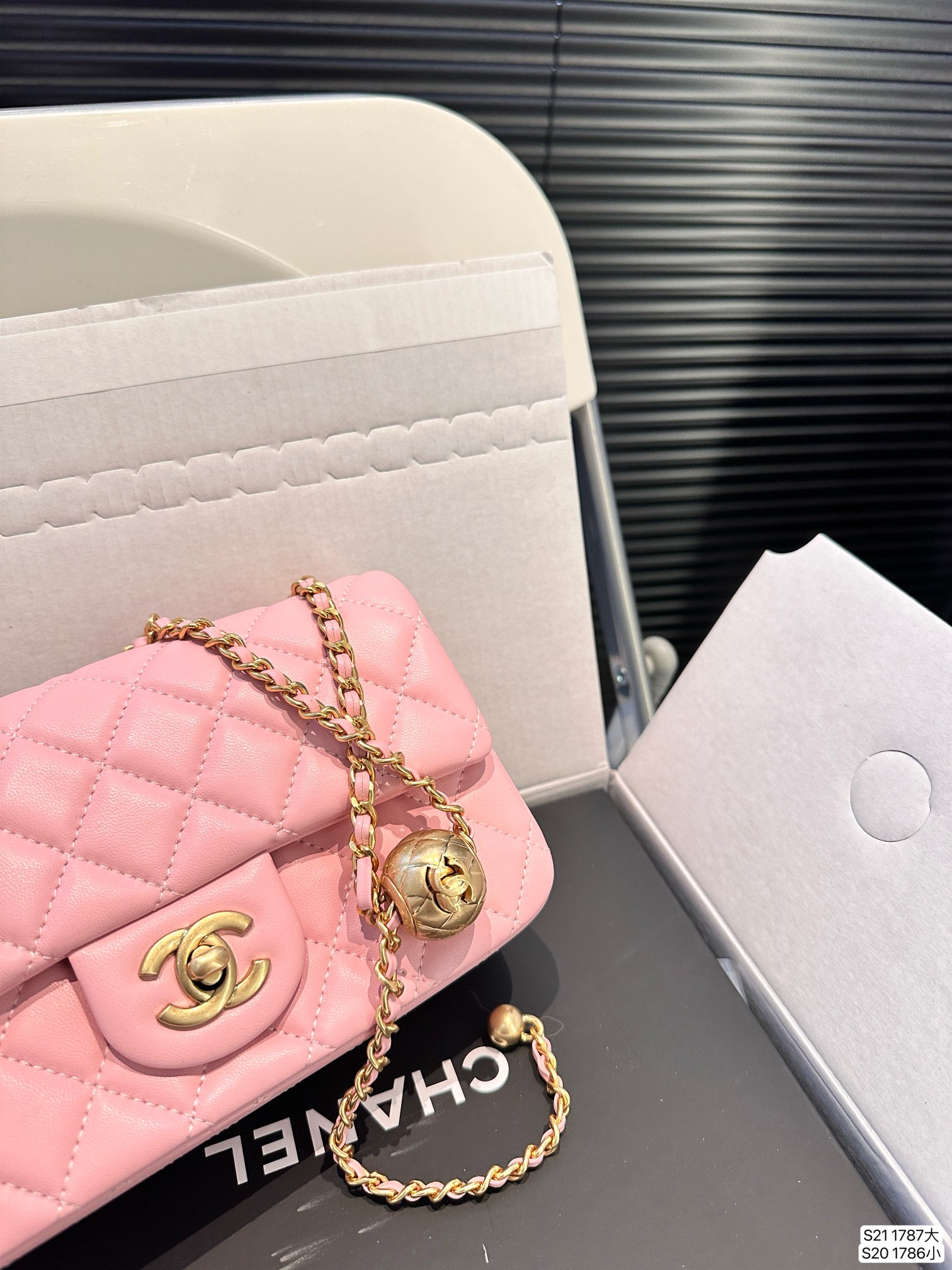 Chanel Shoulder Bag 1787 LLS071 17-20cm