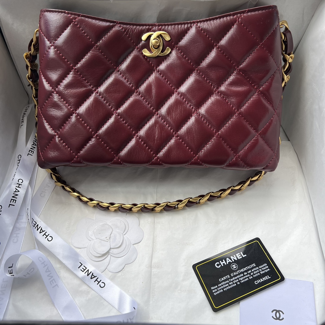 Chanel Chunky Chain Underarm Bag Cowhide