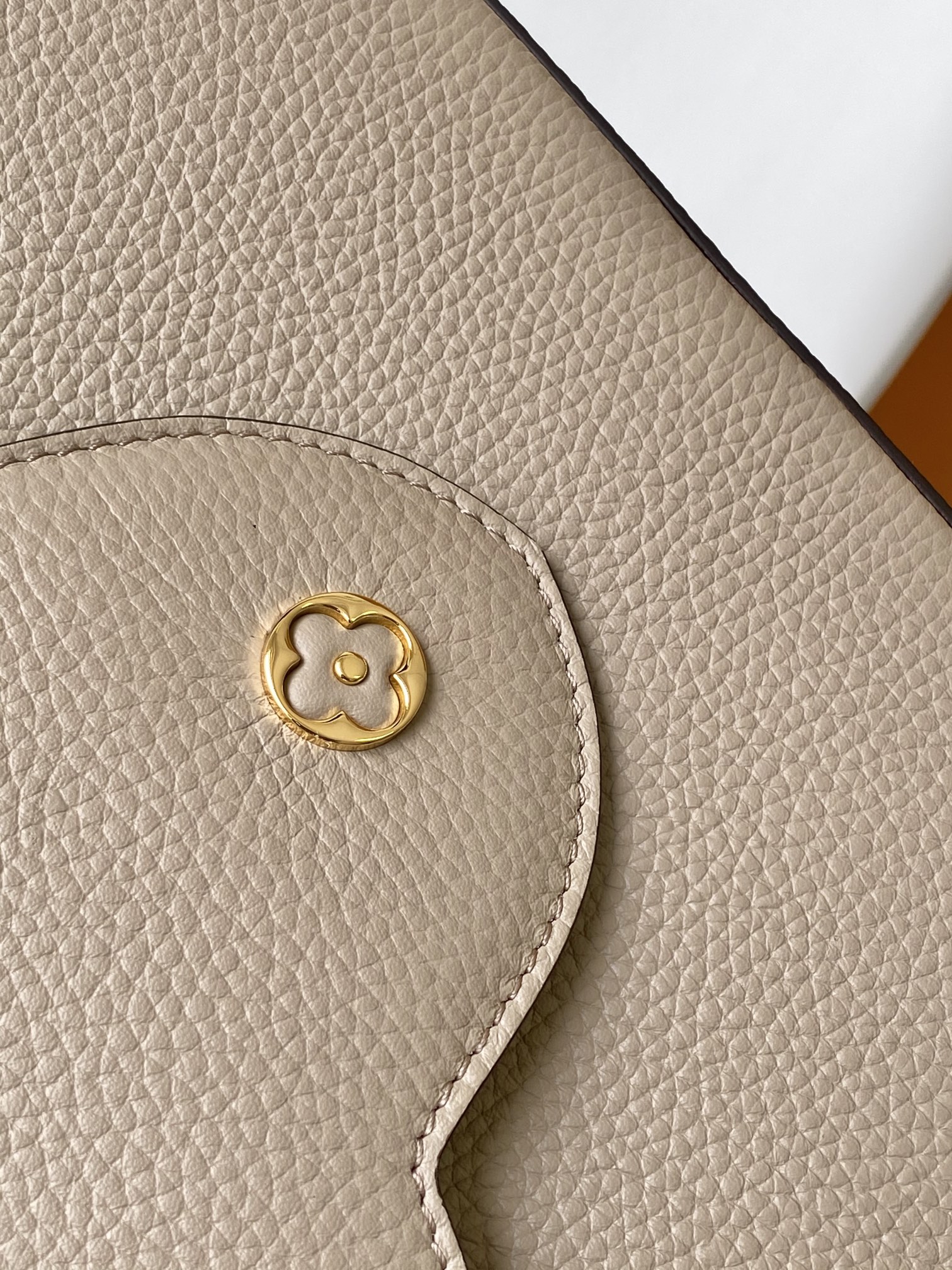 Louis Vuitton 10A Handbag Shoulder Bag Top Mirror Quality Version Capucines M54664