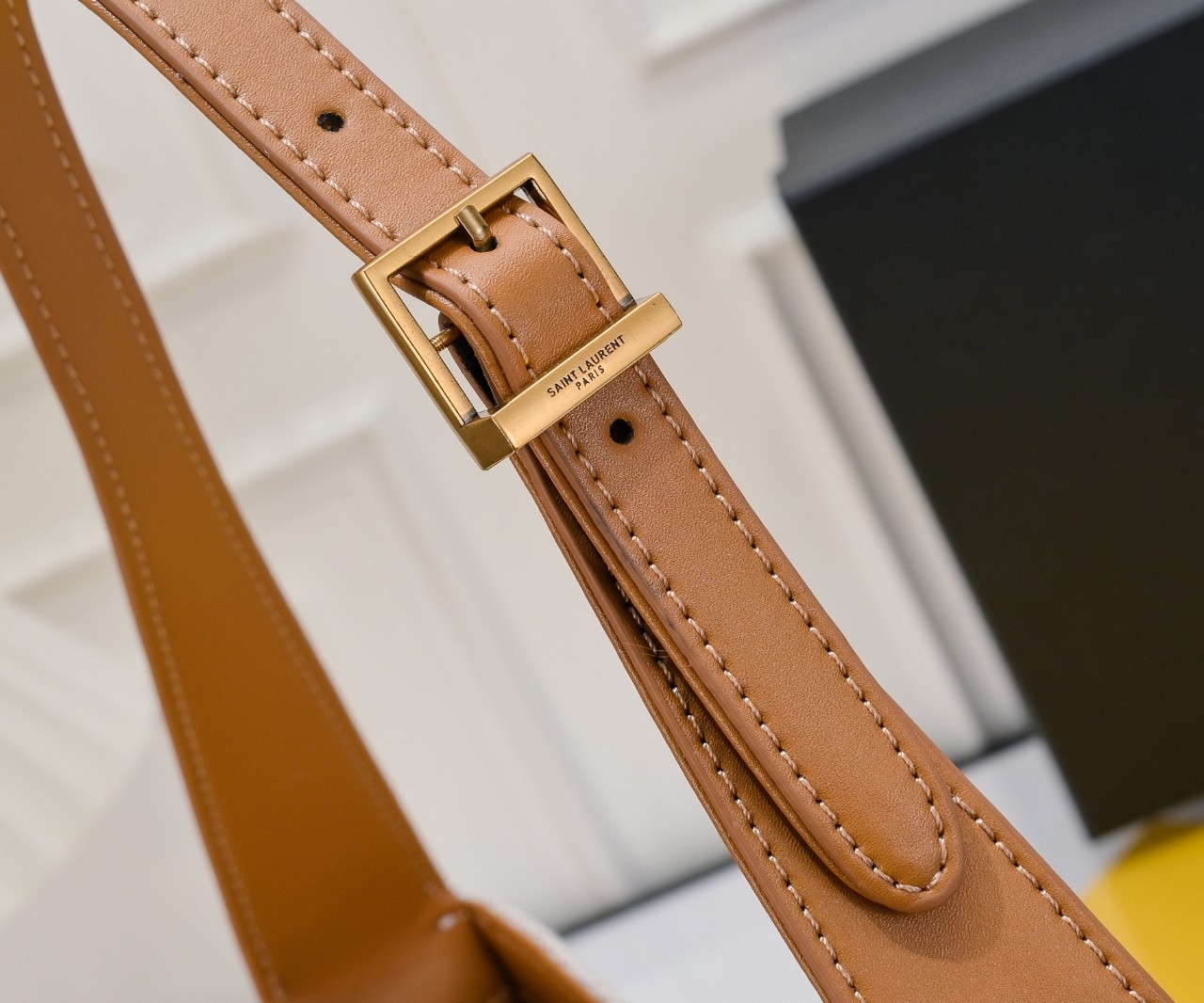 YSL LE 5 À 7 HOBO BAG 657228 LM061 25cm