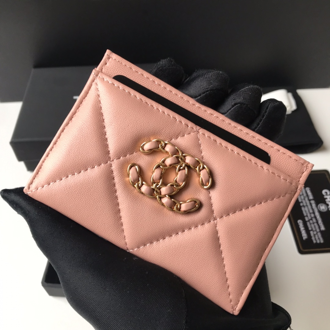 CHANEL 19 CARD HOLDER