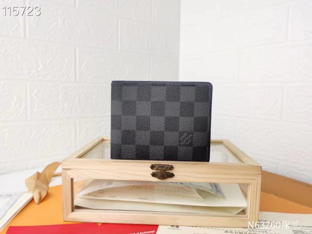 LV Wallet M63260 LM06 12cm