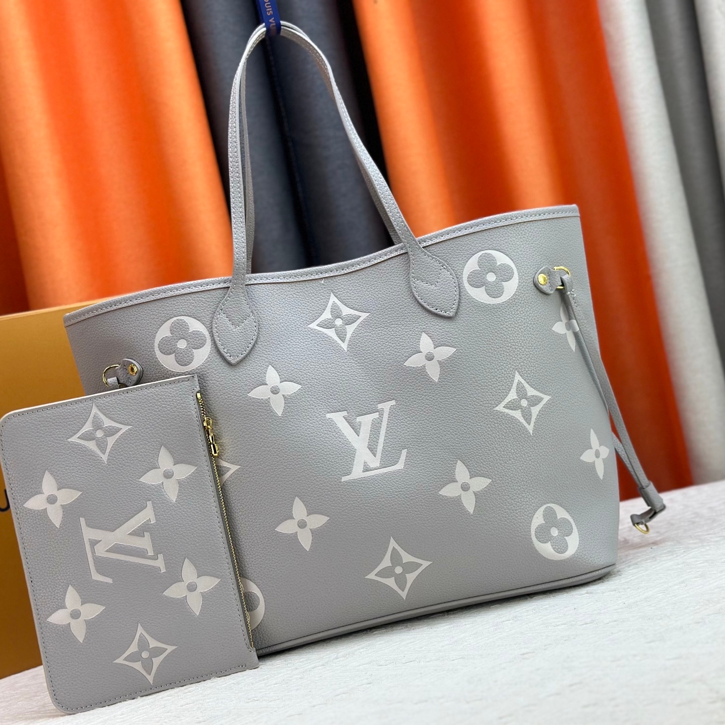 Louis Vuitton Neverfull Medium Handbag M13758 M14210  M45686  M46649 M58907 M46329 M21579 M45685 M46676 M40995