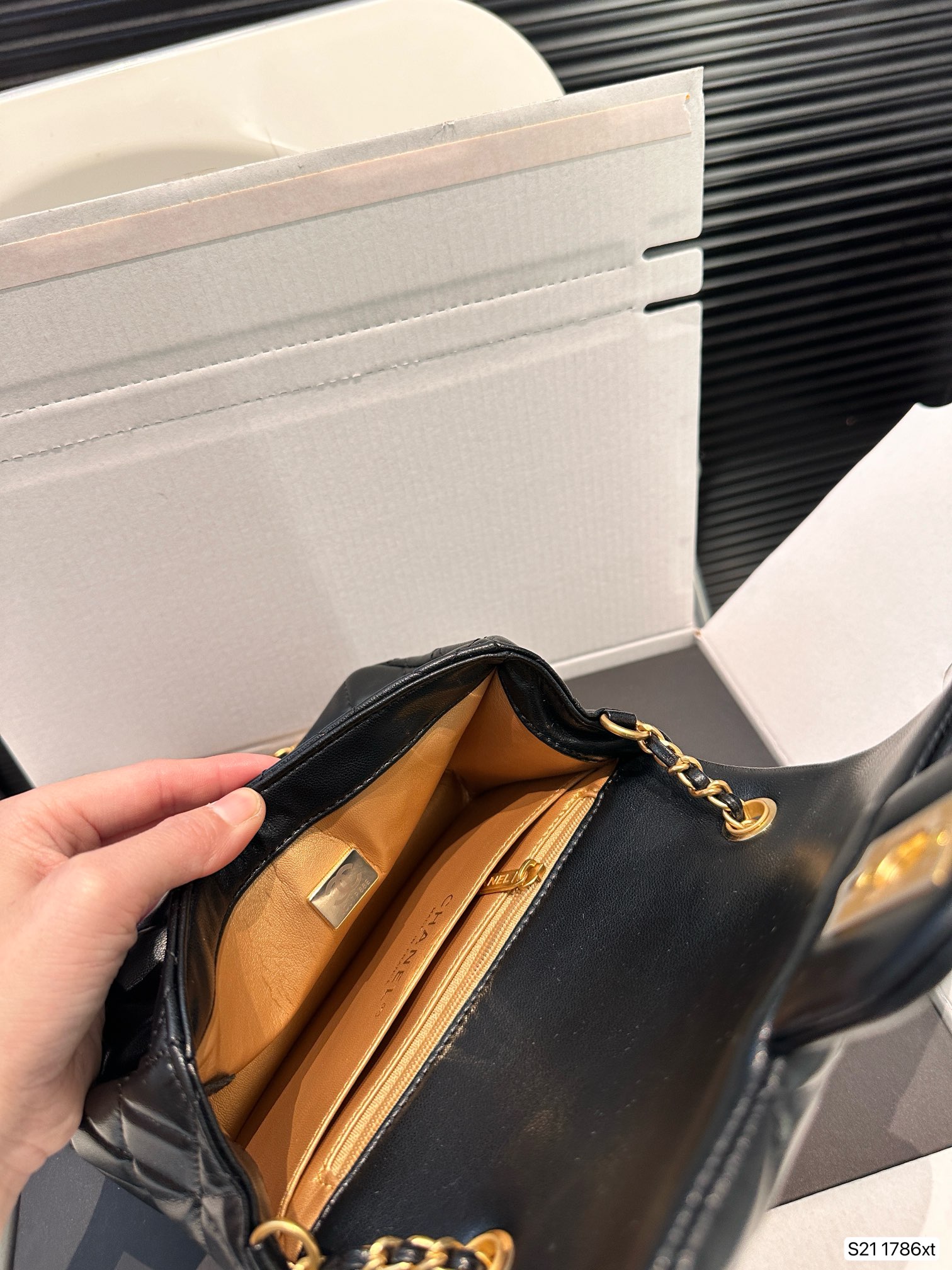 Chanel Shoulder Bag 1786 LLS071 17cm