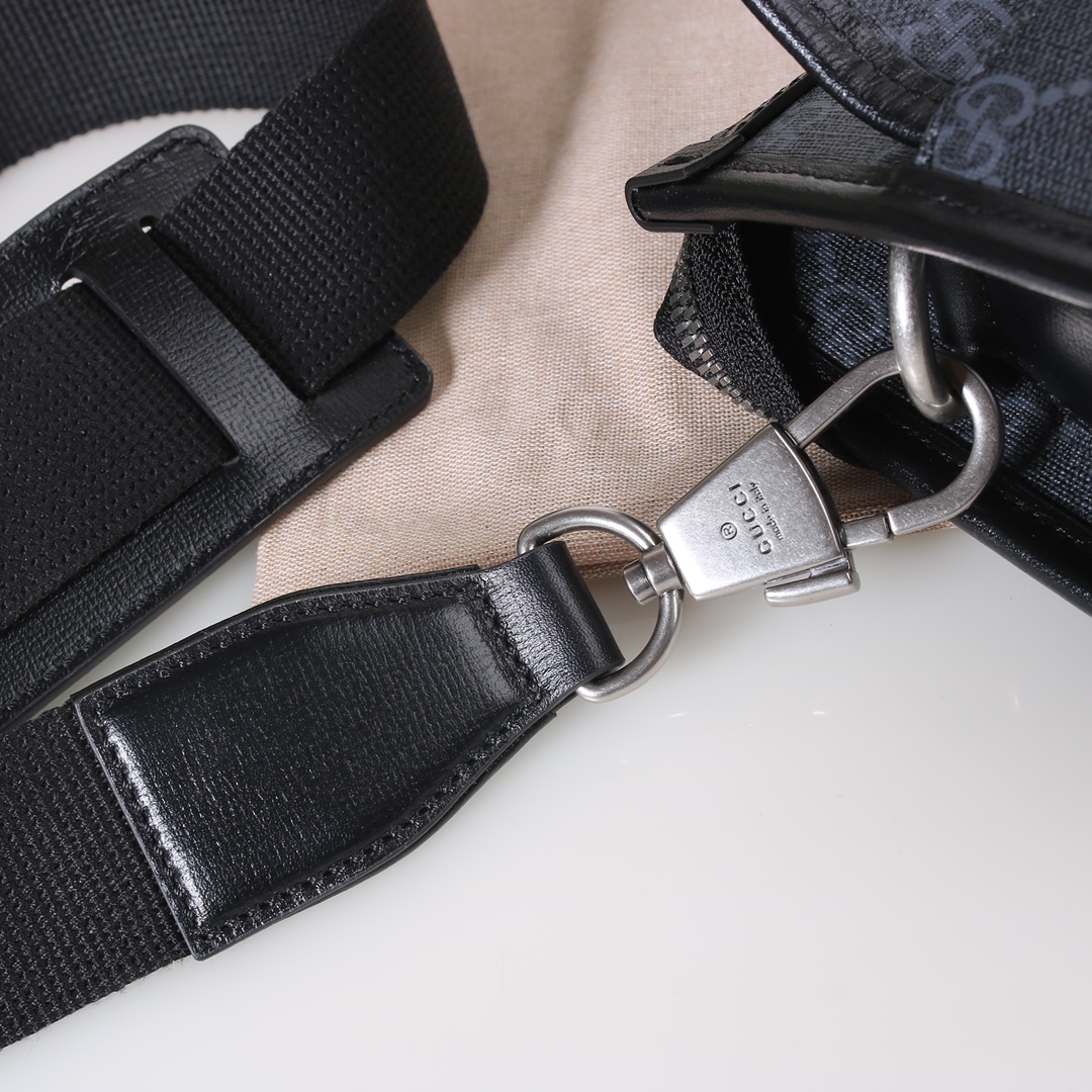 Messenger bag with Interlocking GG  674164