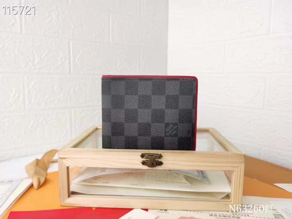 LV Wallet M63260 LM06 12cm