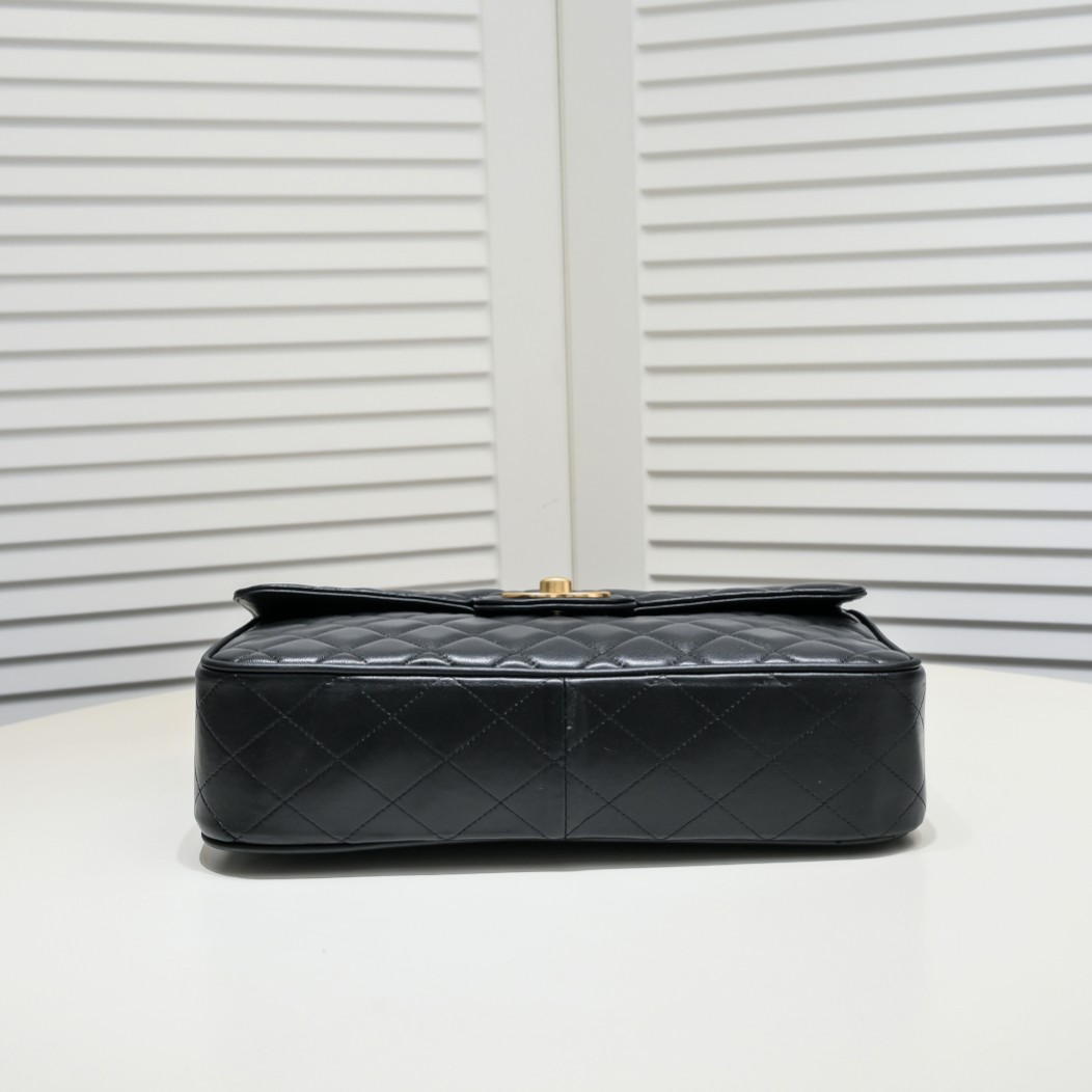 Chanel Classic Flap Bag Shoulder Bag Handbag