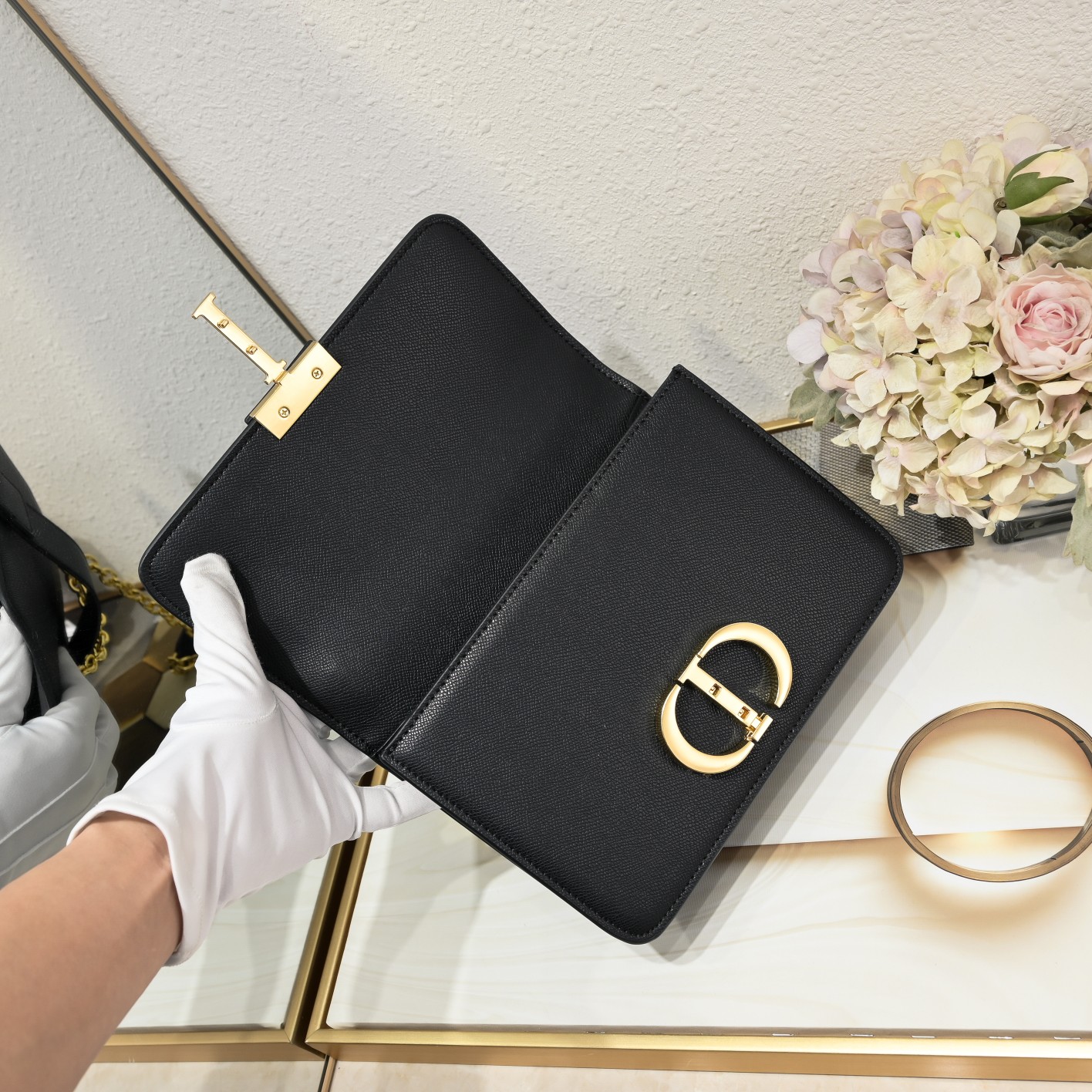 30 Montaigne Chain Bag Black 1005 XB081 25cm