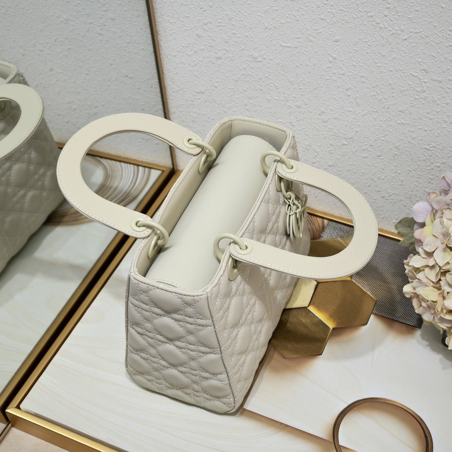 Medium Lady Dior Bag White Matte 2022 LM071 24cm