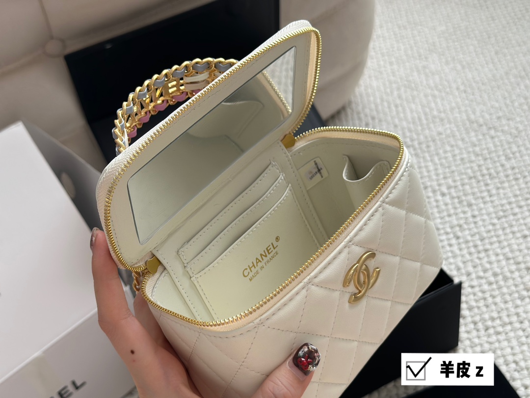 Chanel Cosmetic Bag 001 DB002 17cm