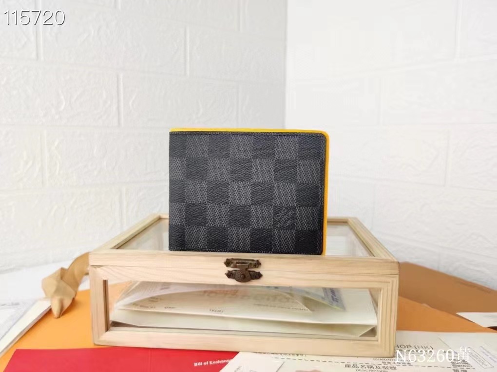 LV Wallet M63260 LM06 12cm