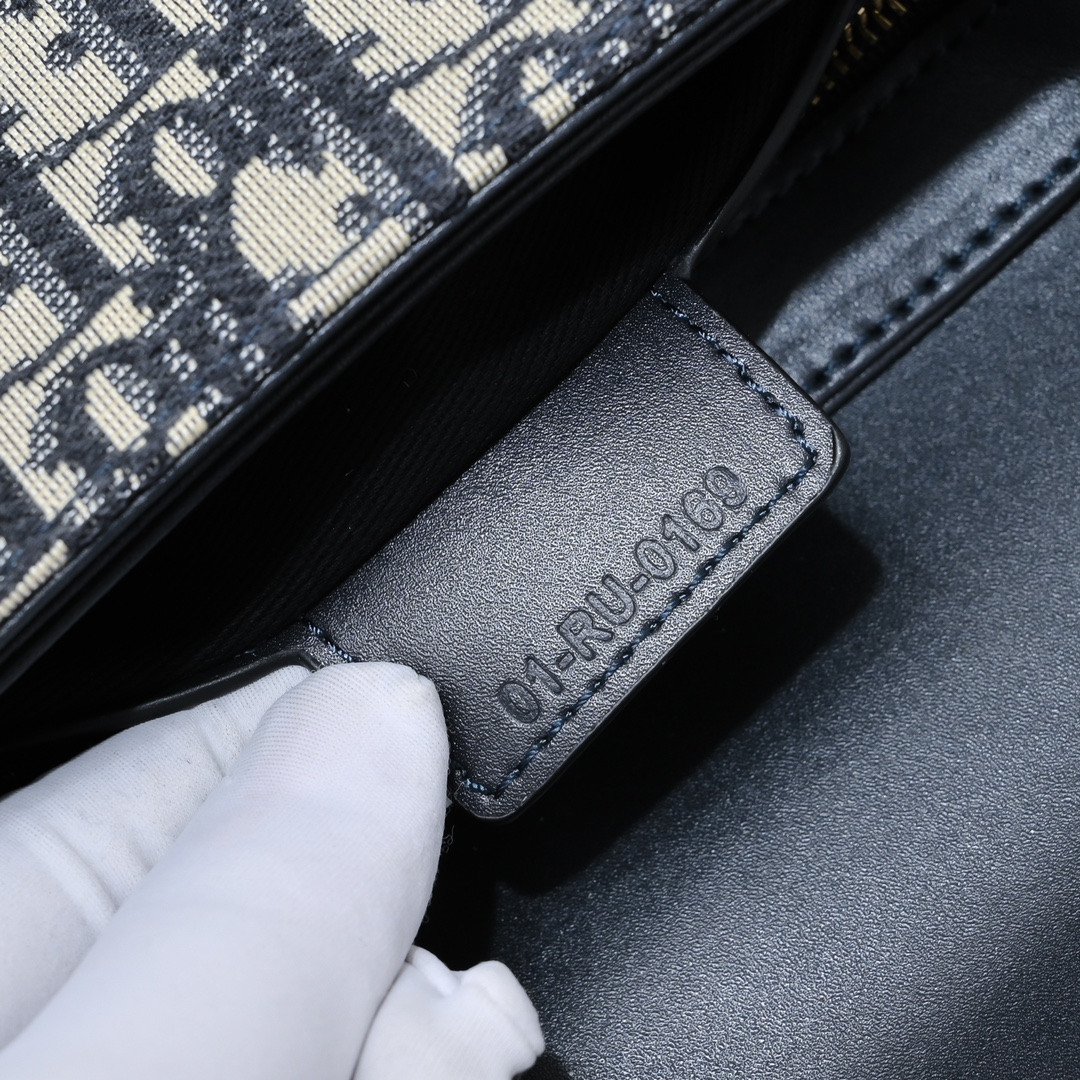 Dior CD Signature Bag With Strap 5777 XB002 21cm