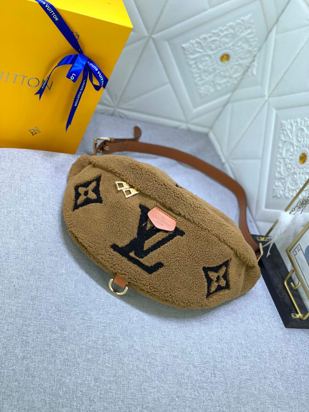 Louis Vuitton BUMBAG M55425 LM051 37cm