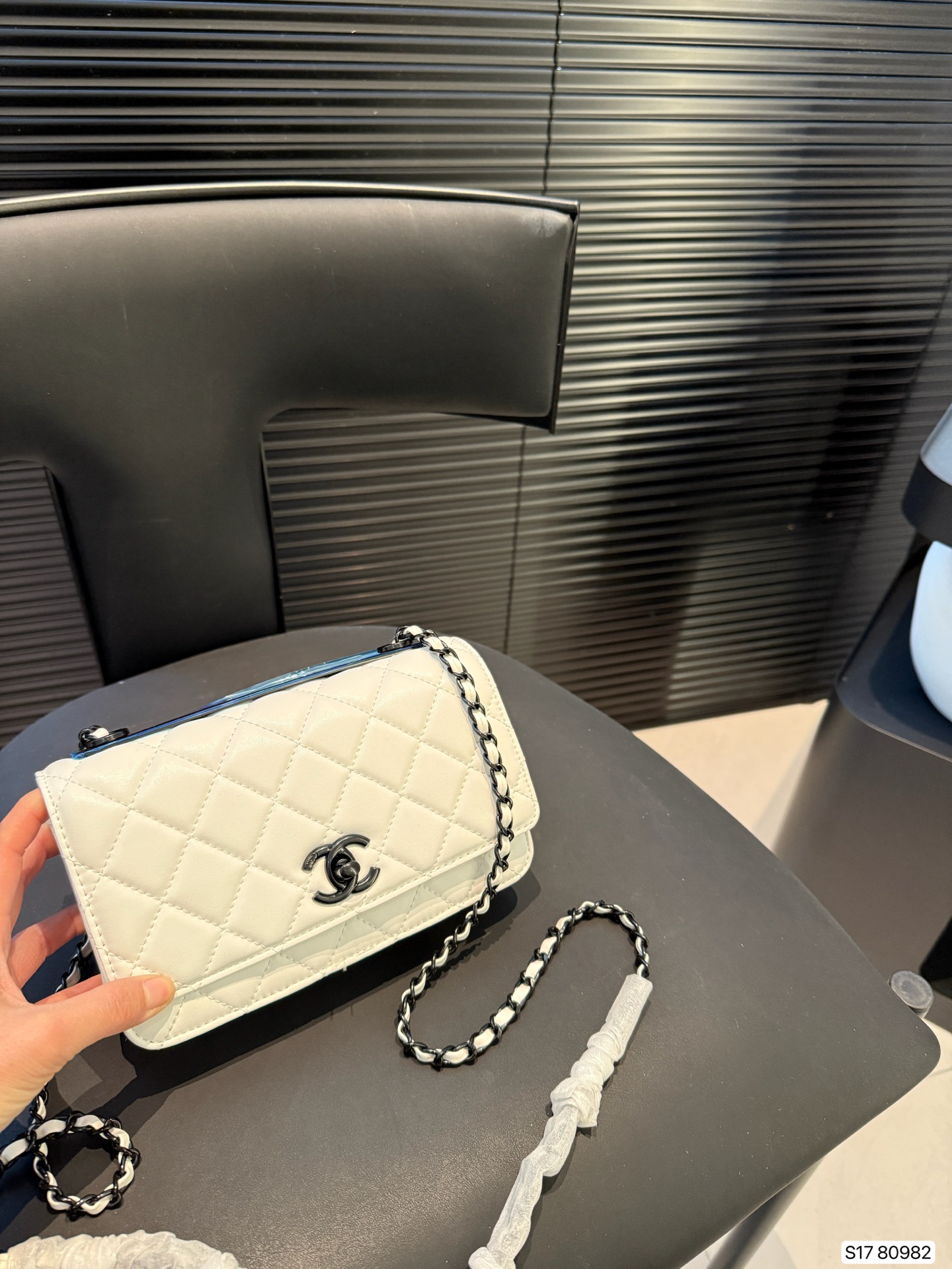 Chanel Shoulder Bag 80982 DB051 19cm