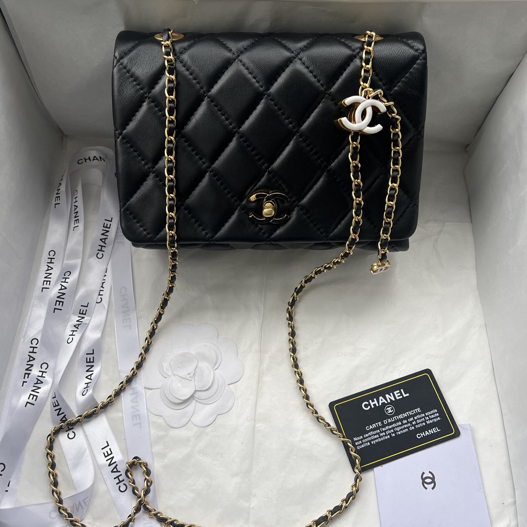 Chanel enameled buckle flap double C handbag