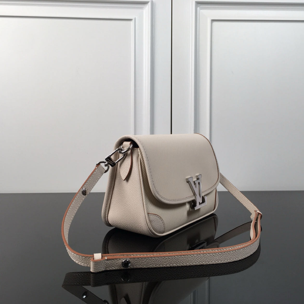 LV Buci Bag M59386 LM051 24.5cm
