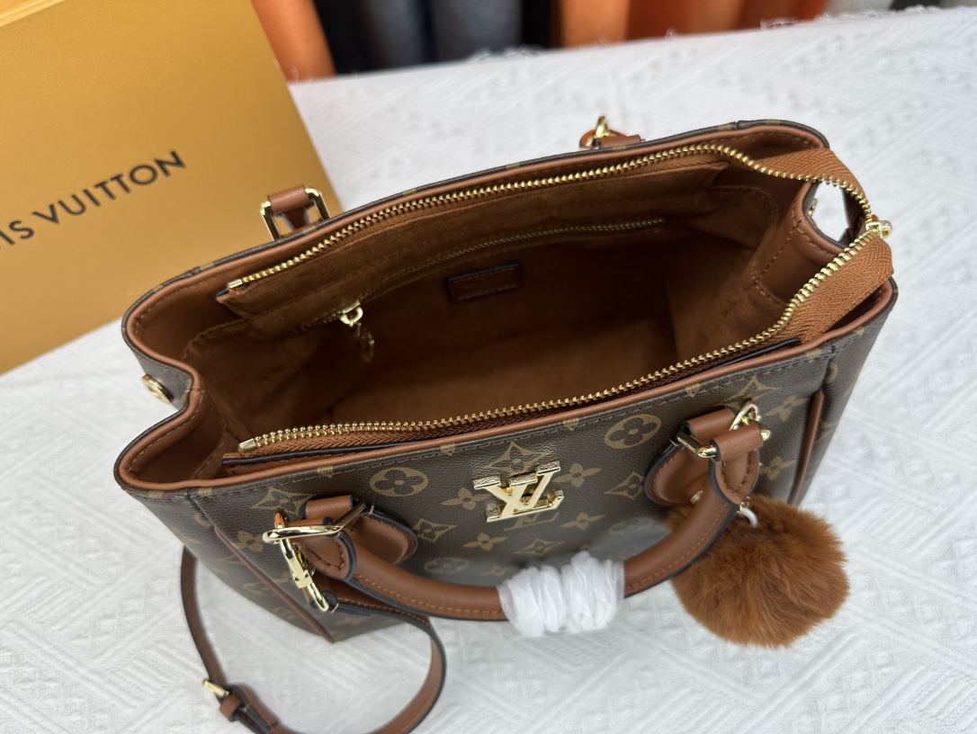 Louis Vuitton Tote Shoulder Crossbody Bag M58188