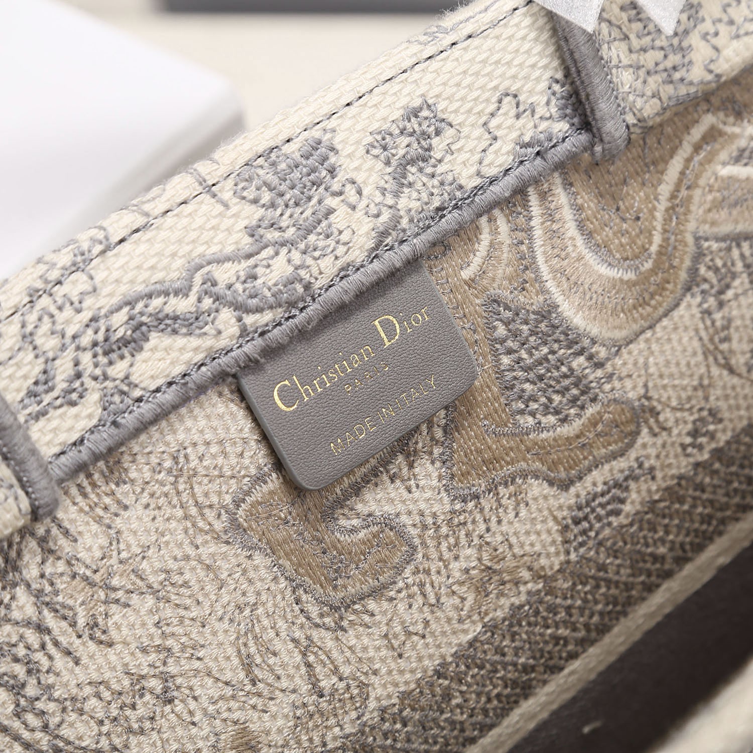 Dior  Bags Grey Tiger πππ’π₯ ππΌπΌπΈ ππΌππ²  (12AReplica)