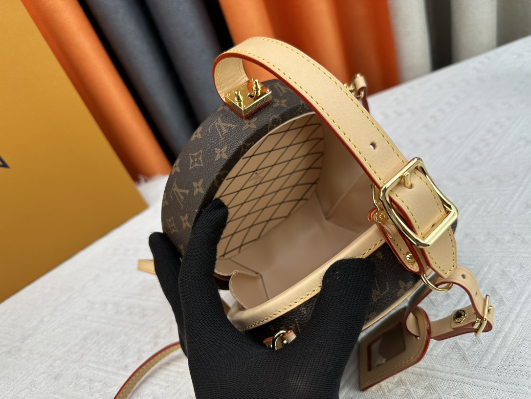 Louis Vuitton Runway Bucket Bag M43514