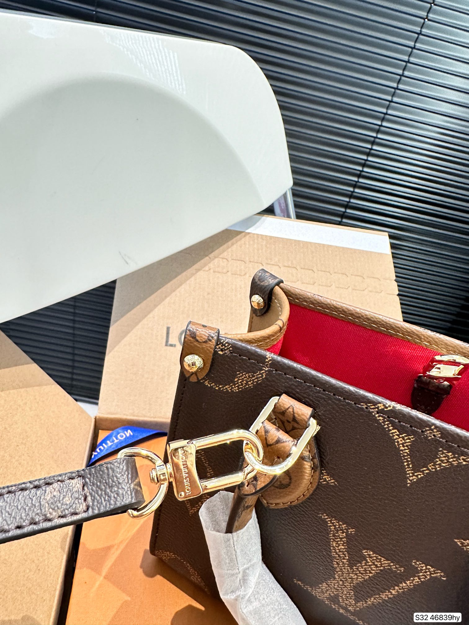 LV Onthego Tote 46839 LLS522 18cm