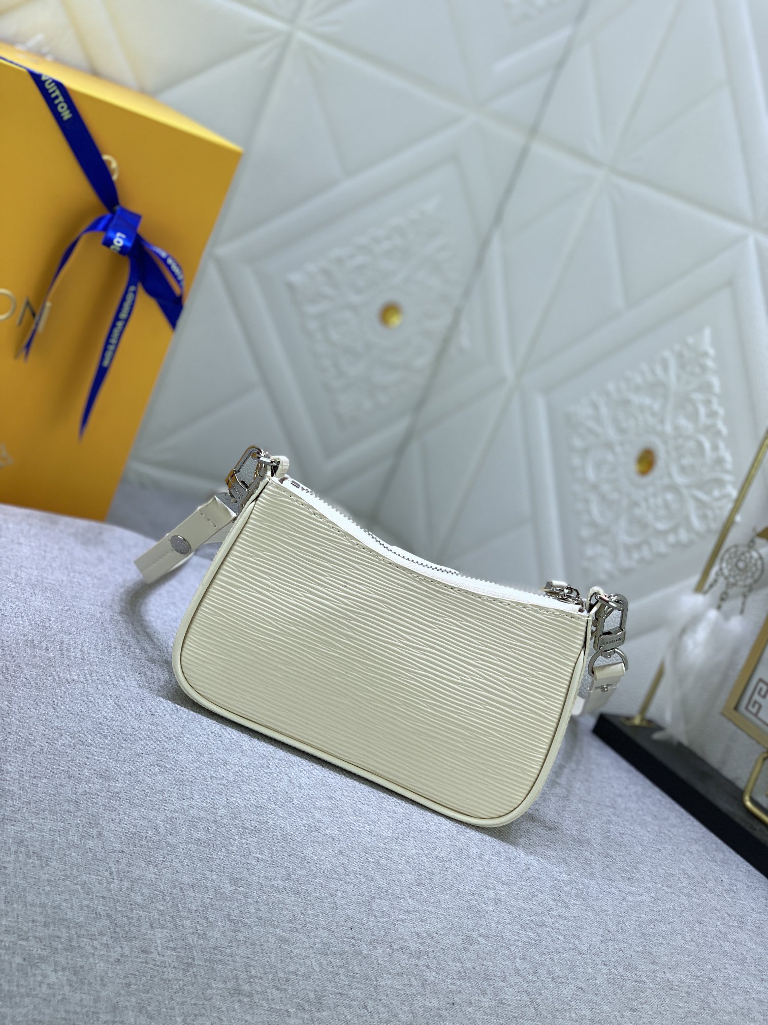 LV Easy Pouch On Strap Beige water ripples M80349 MQ051 19cm