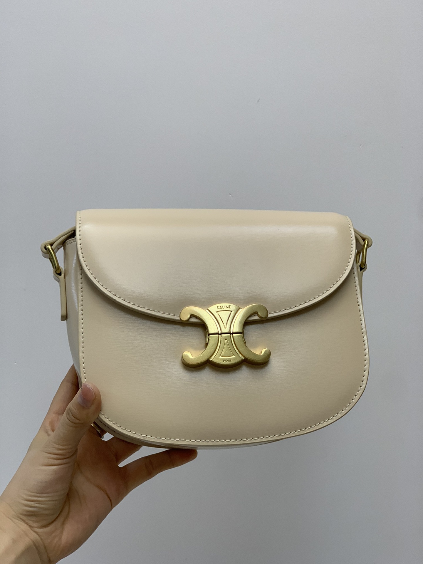 Celine008XX512 19CM