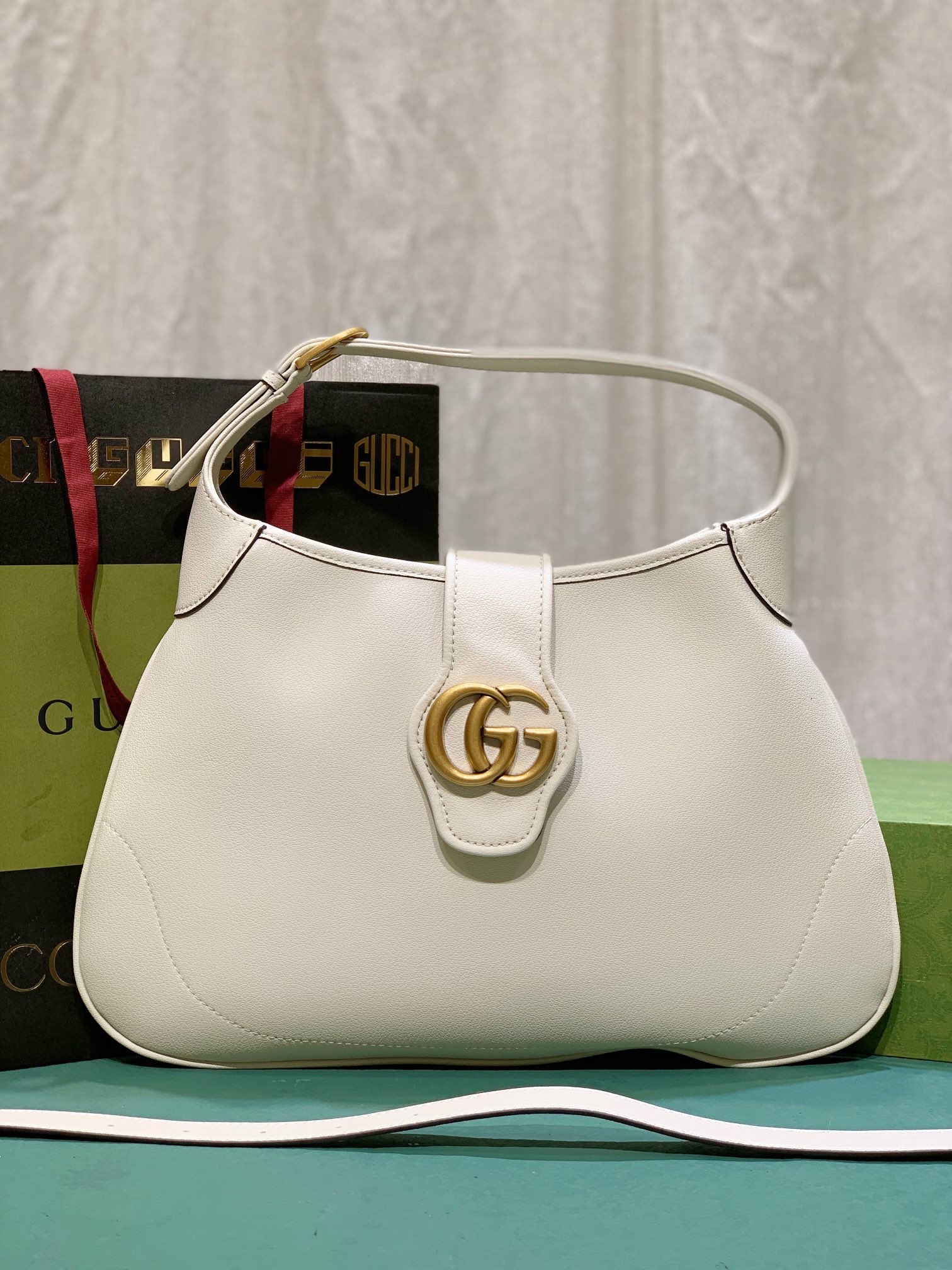Gucci 726274 MQ 081 39cm