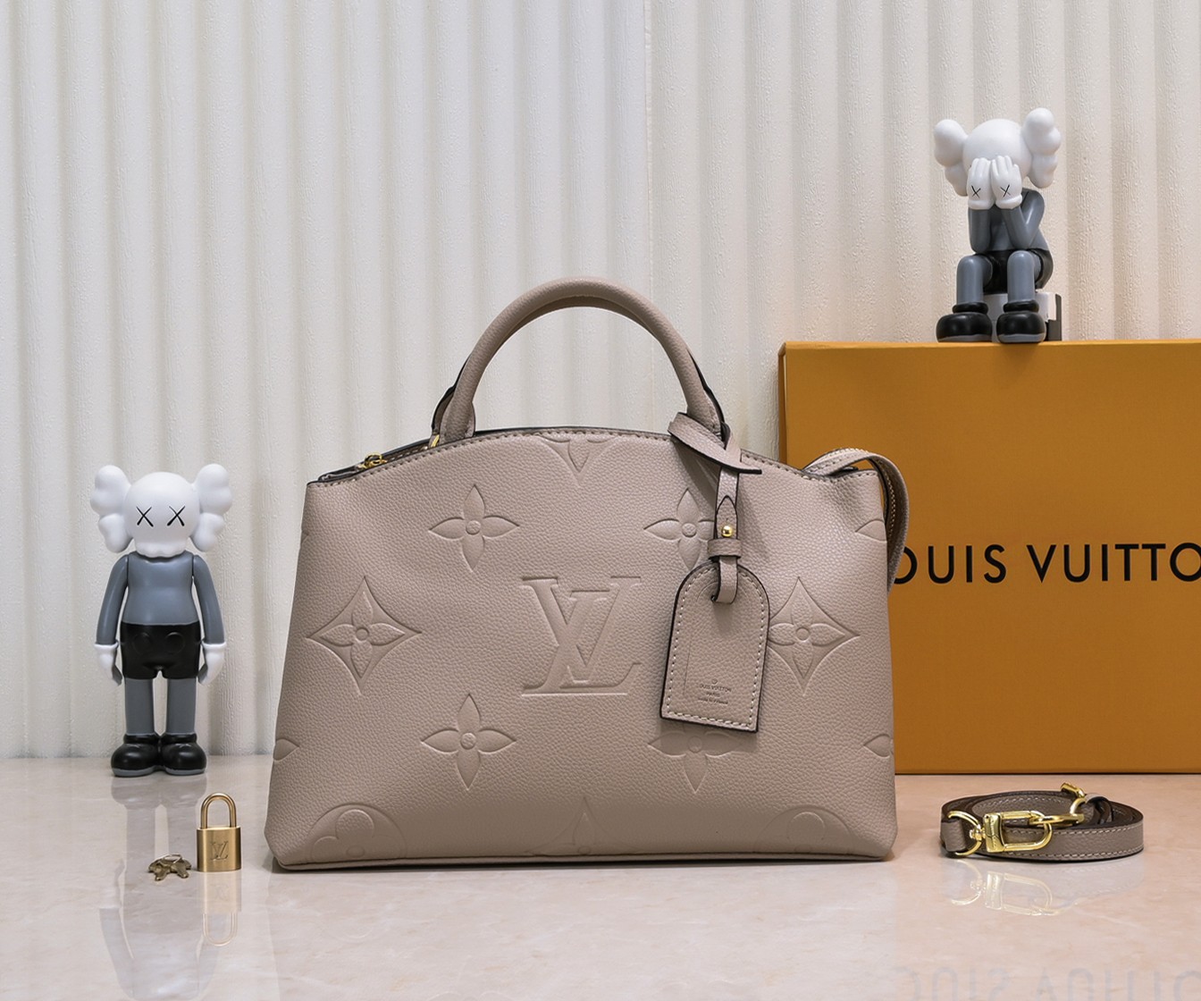 LVM45811 M45833CS071  34 x 24 x 15cm