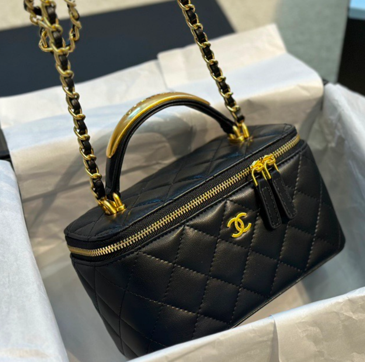 Chanel 22B Metal Handle Makeup Box Bag (Replica)
