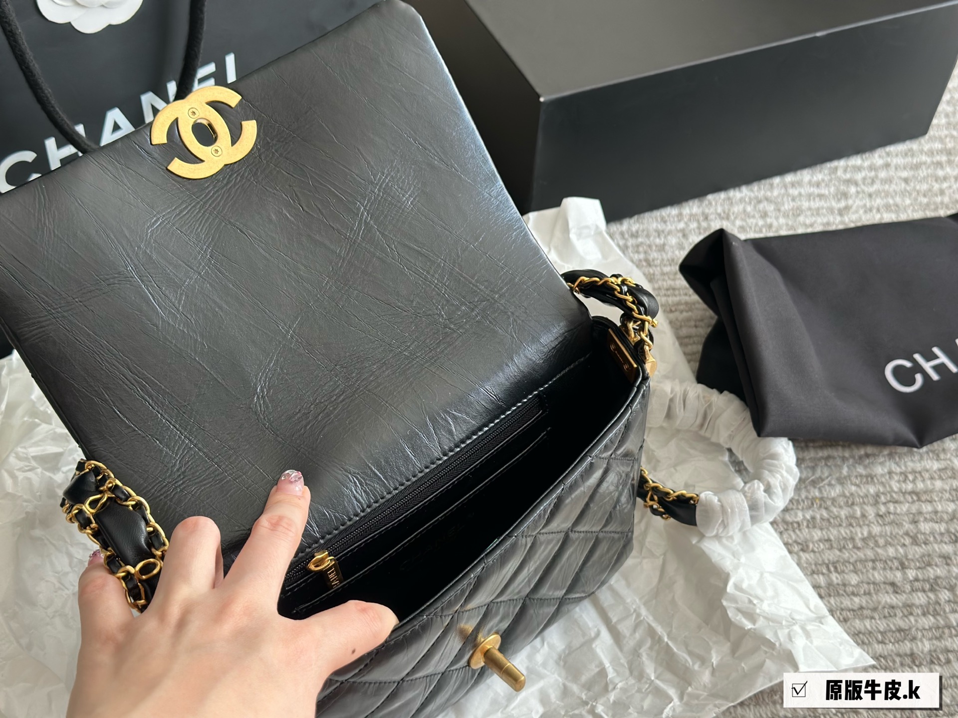 Chanel Shoulder Bag 038 DB562 20cm