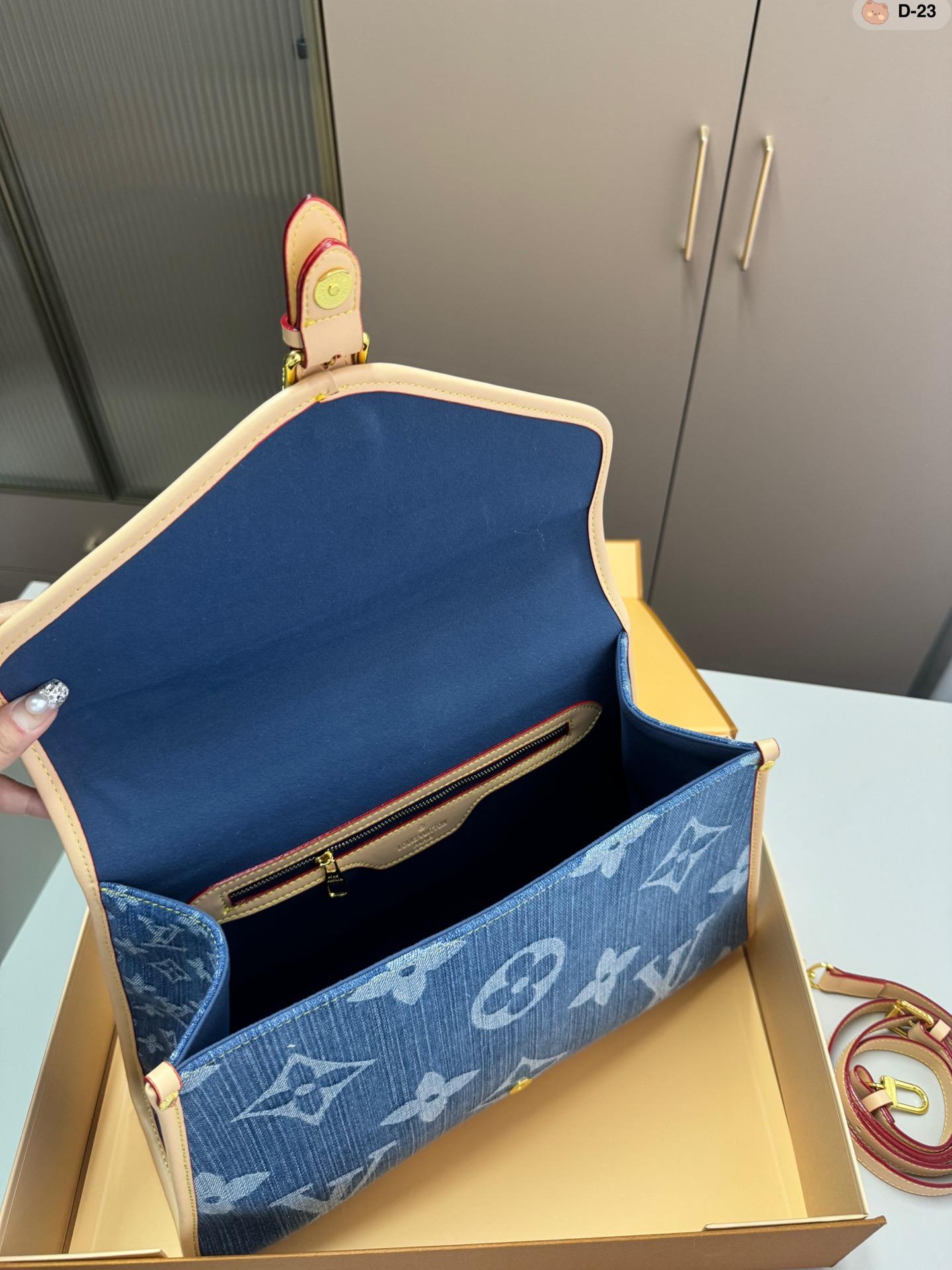 LV Messenger Bag 013 DB081 37cm