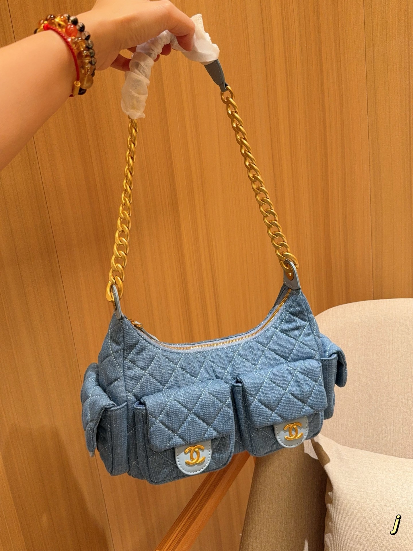 Chanel Jennie Hobo Bag 028 DB002 25cm