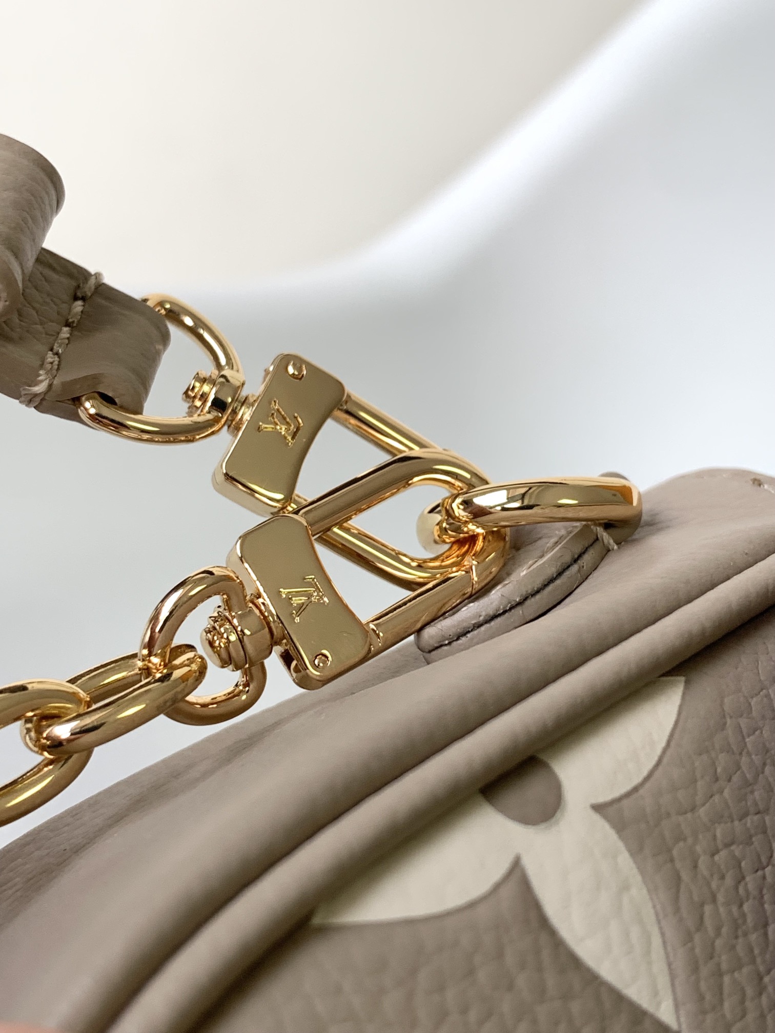 Louis Vuitton 10A Handbag Shoulder Bag Top Mirror Quality Version Wallet on Chain Ivy M82211