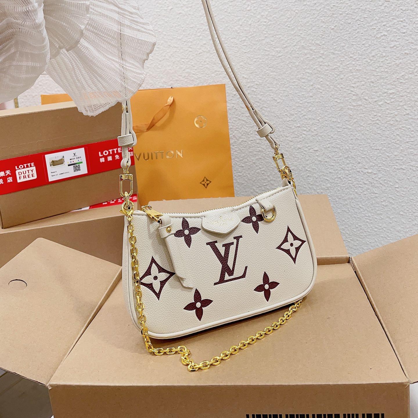 Louis Vuitton LV Easy Pouch Shoulder Bag(Replica)