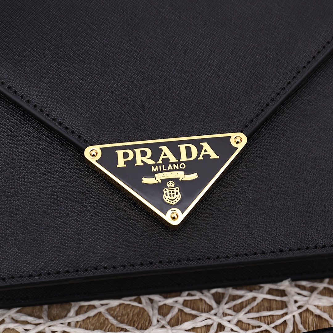 Prada0836 22PJ551