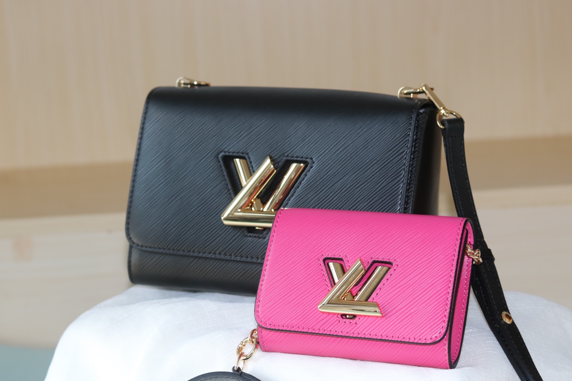 Louis Vuitton TWIST MM M50336 KF003 23cm