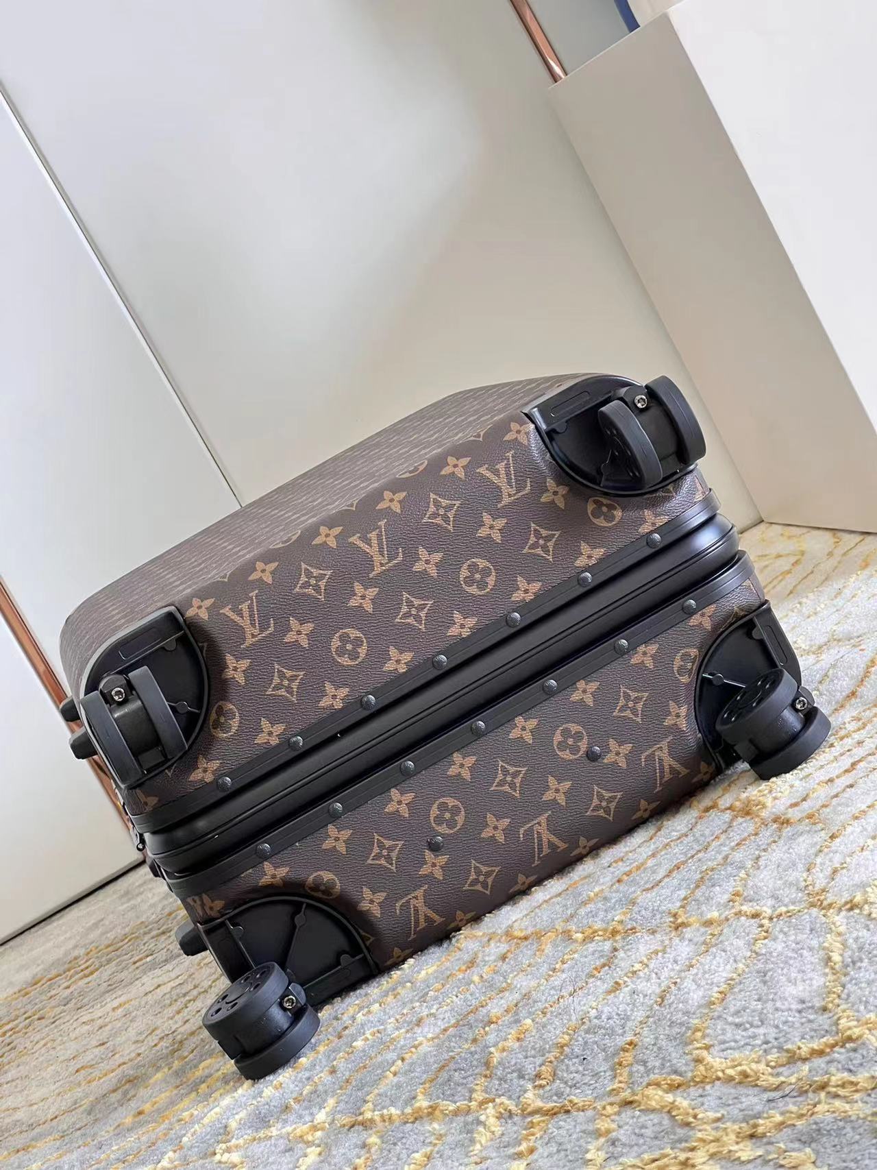 LV Horizon 50 LM0541 20 inches