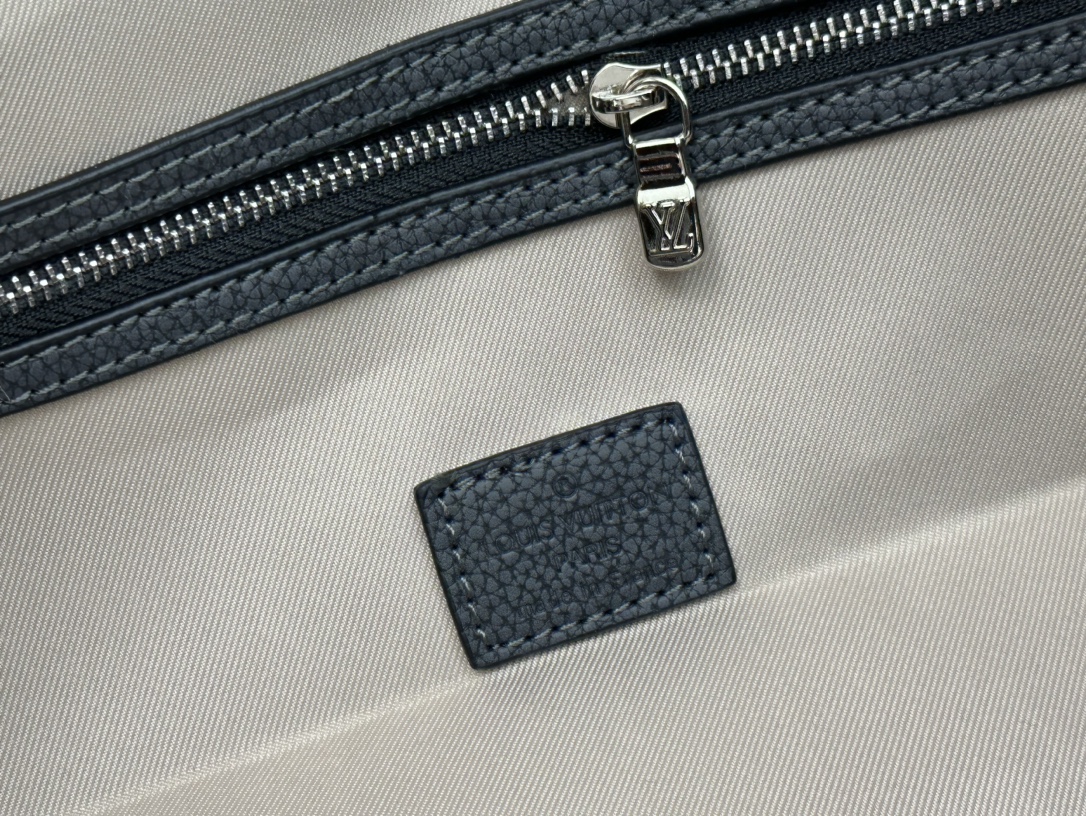 Louis Vuitton Keell Bandoulière 50 travel bag