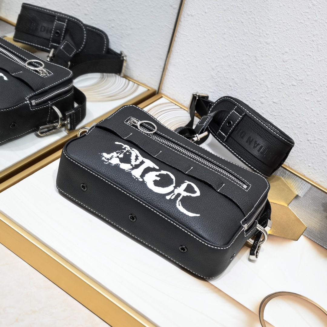 Dior Safari Messenger Bag 1050 XB022 22cm