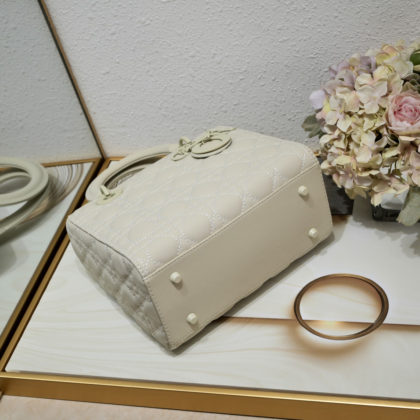 Medium Lady Dior Bag White Matte 2022 LM071 24cm