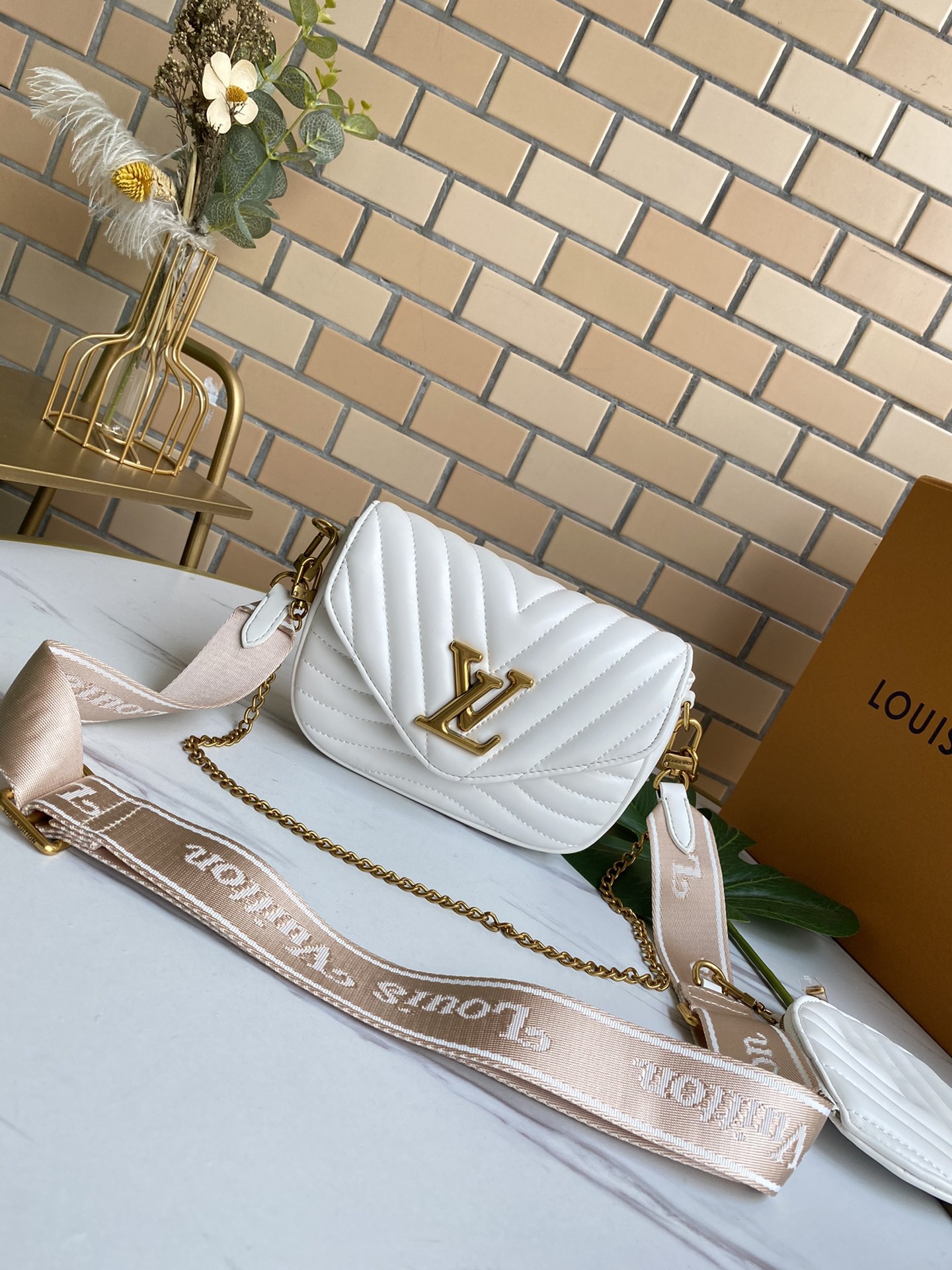 LVM56461LM031 19 x 14 x 5 cm