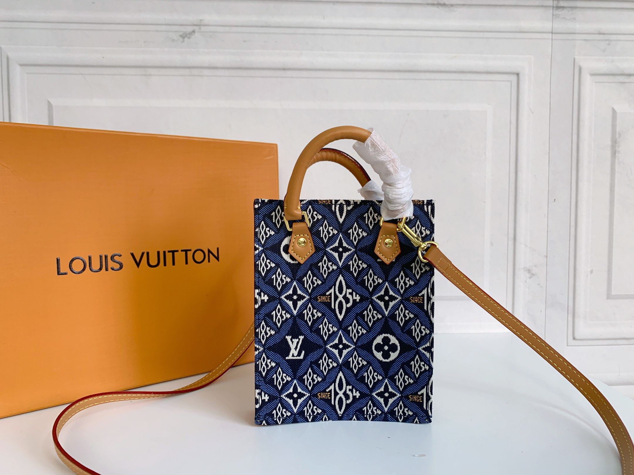 LVM80449MQ061 14 x 17 x 5 cm