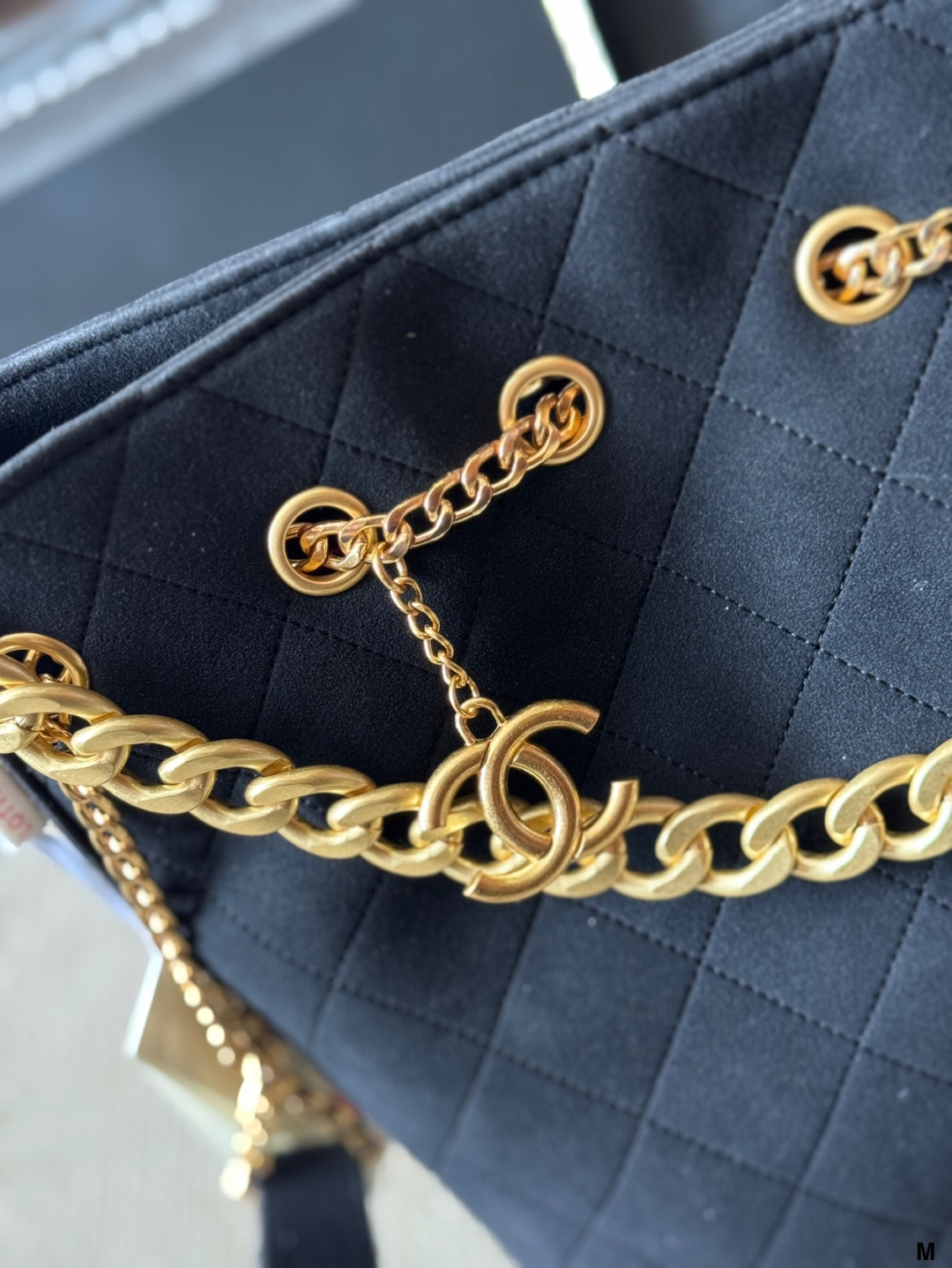 Chanel Bucket Bag 040 DB581 28cm