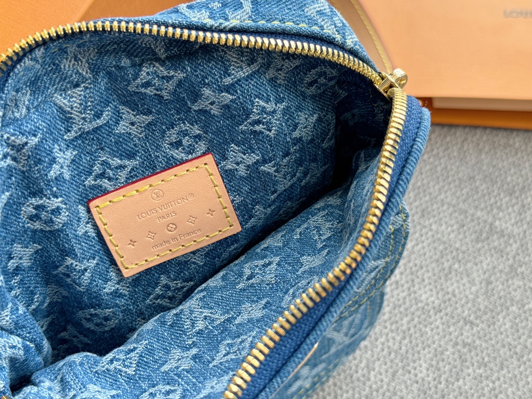 LV Mobile phone Bag 020 DB512 14cm