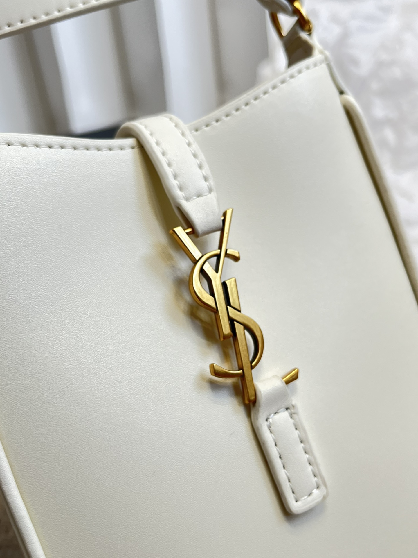 LE 5 À 7 Mini Hobo Bag White 735214 LM021 13cm